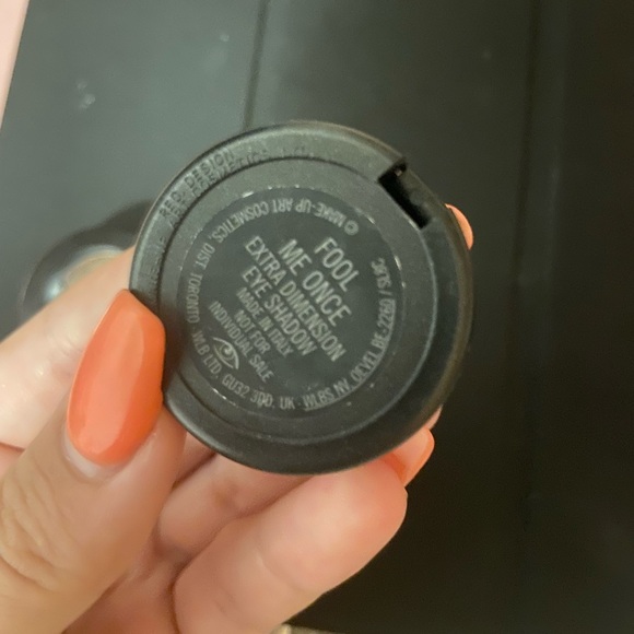 2 mac single shadows! - Picture 3 of 3